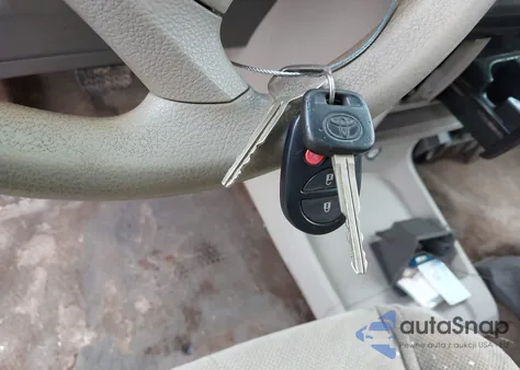 2011 Toyota Sienna z USA, uszkodzony, nr VIN 5TDKA3DC5BS006730